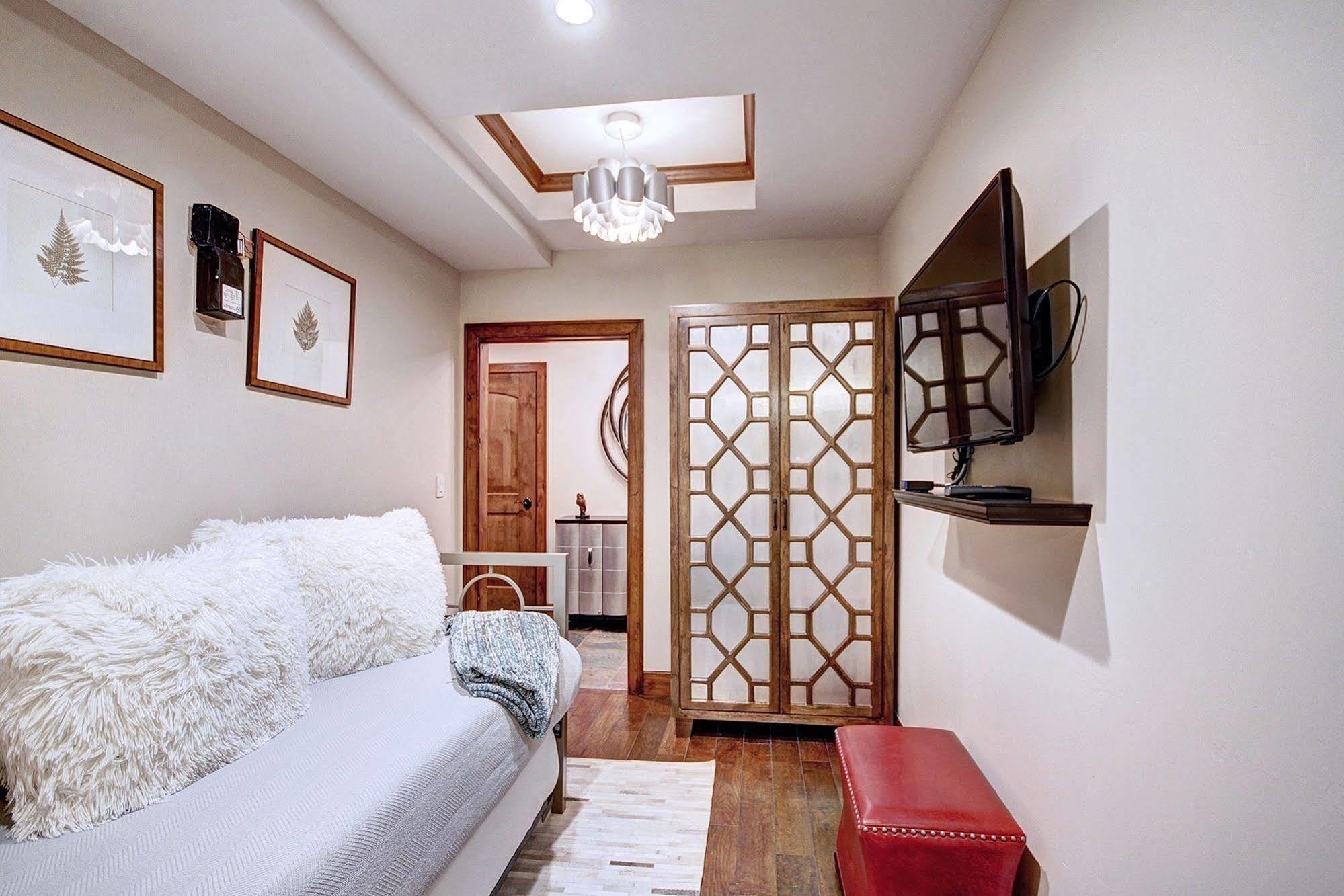 เลเจนดารี ลอดจิ้ง แอท เดอะ ริตซ์ คาร์ลตัน เรสซิเดนซ์ เวล Hotel ภายนอก รูปภาพ