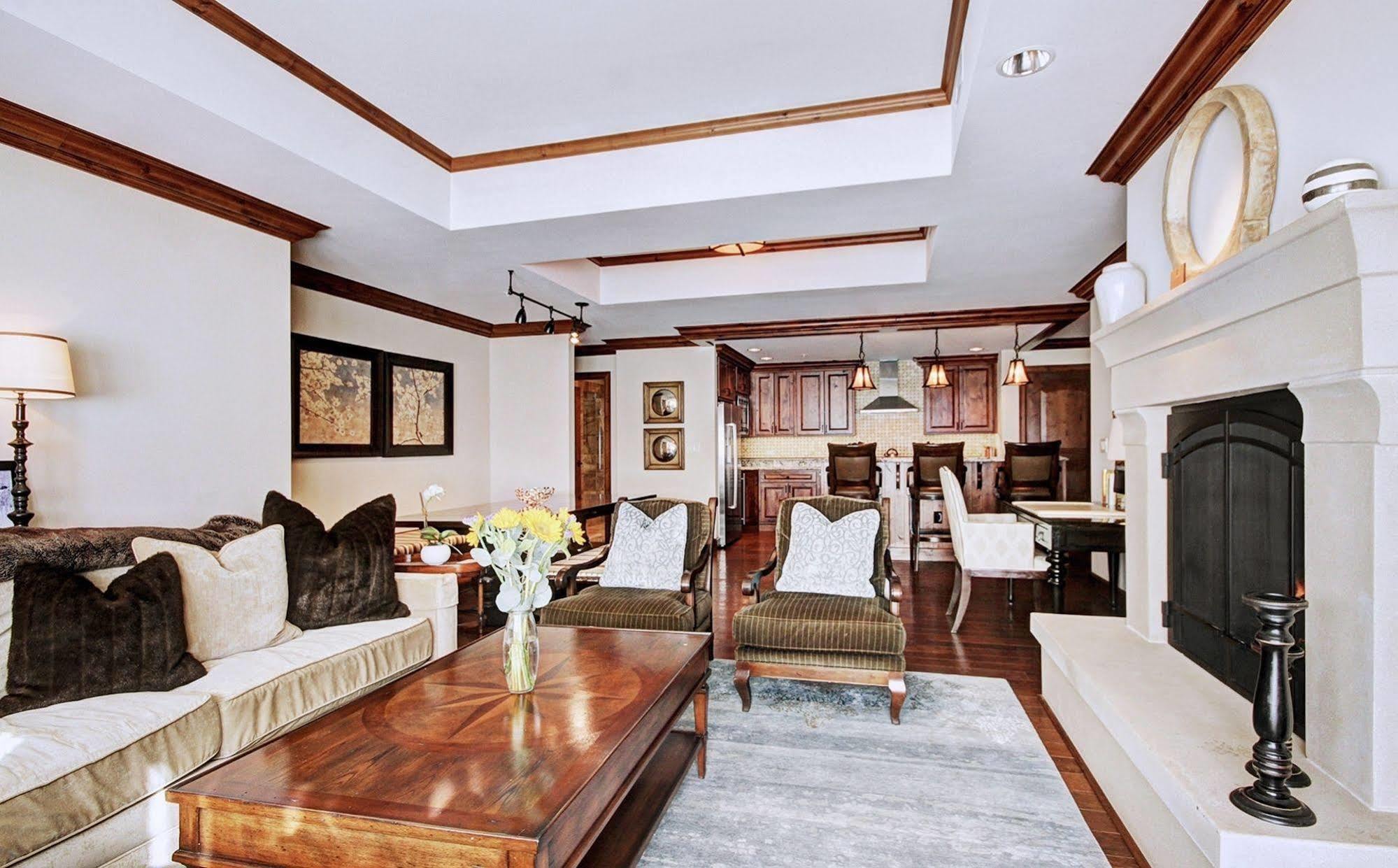 เลเจนดารี ลอดจิ้ง แอท เดอะ ริตซ์ คาร์ลตัน เรสซิเดนซ์ เวล Hotel ภายนอก รูปภาพ